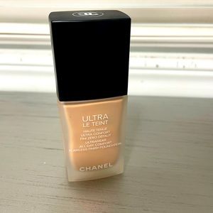 Chanel Ultra Le Teint Foundation B10